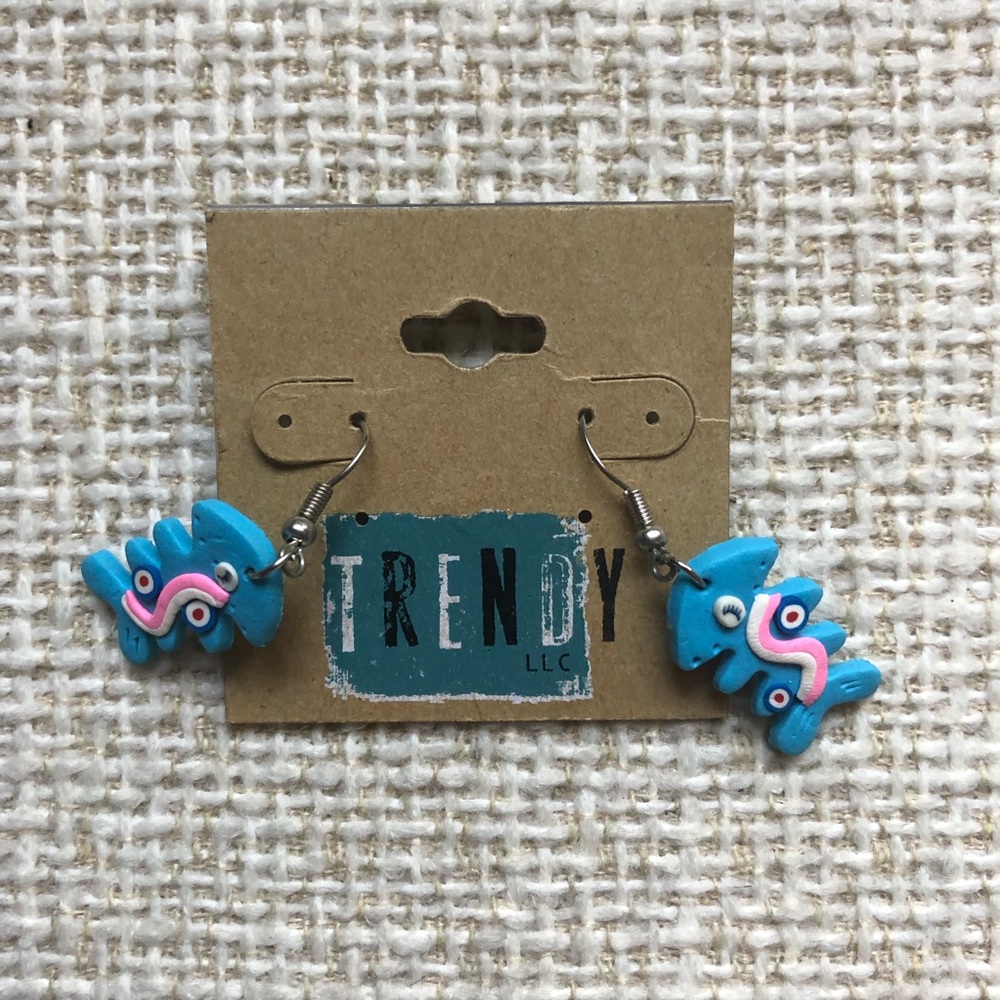 Trendy LLC earrings - Picture 2 of 3